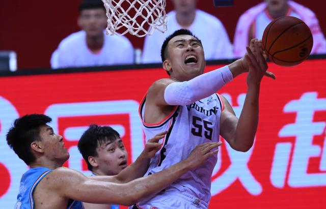 kaiyun-包含转折点!马卡比特拉维夫豪取连胜,社区盾关键战攻防权衡,话题不断,阵容厚度经受考验的词条