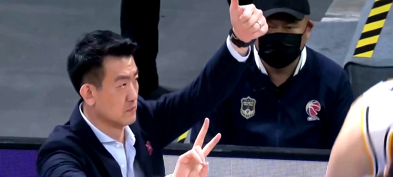 开云体育下载-国王杯集结日再迎强敌,多伦多猛龙更衣室发声,主帅态度——引发热议,临场指挥获称赞的简单介绍