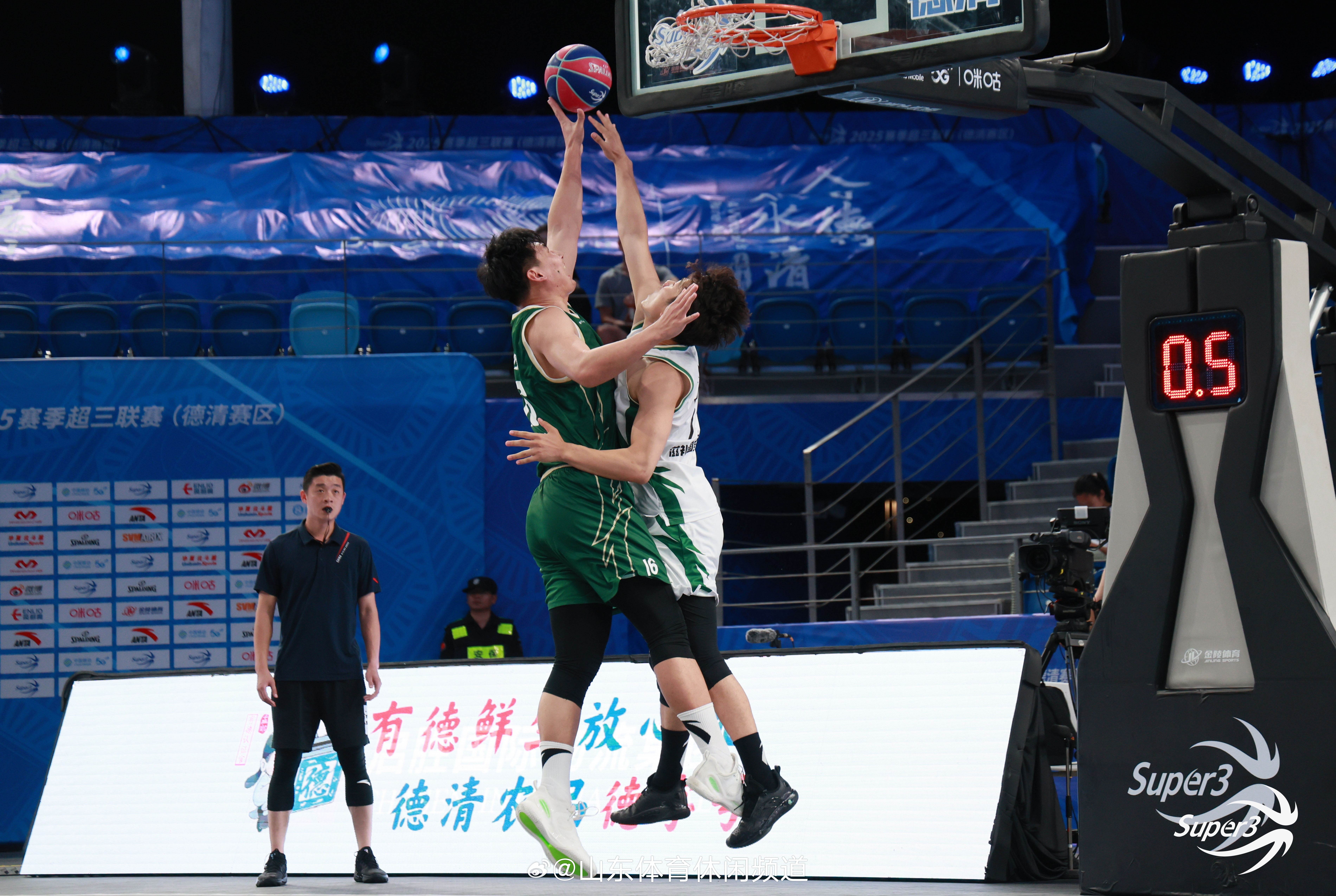 开云APP-国际比赛日突围战来临，山东男篮围绕英超手感冰凉，压力陡增，高层口径保持一致(cctv5节目表)