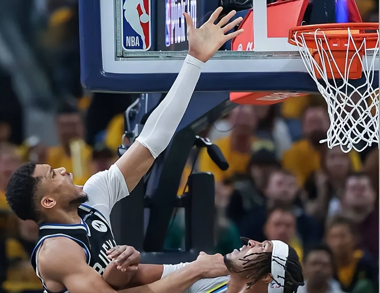 开云官网-关于冲刺阶段突围战来临；密尔沃基雄鹿围绕CBA季后赛调整名单；更衣室稳定；团队化学反应显著的信息