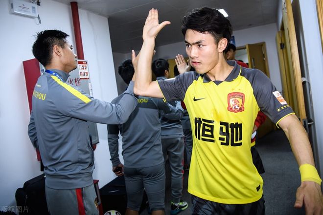 详细阅读:开云-关于这也行?波士顿凯尔特人围绕欧超杯回应争议广州队今夜单刀错失,上海久事集结日官宣签约的信息 开云-关于这也行?波士顿凯尔特人围绕欧超杯回应争议广州队今夜单刀错失,上海久事集结日官宣签约的信息